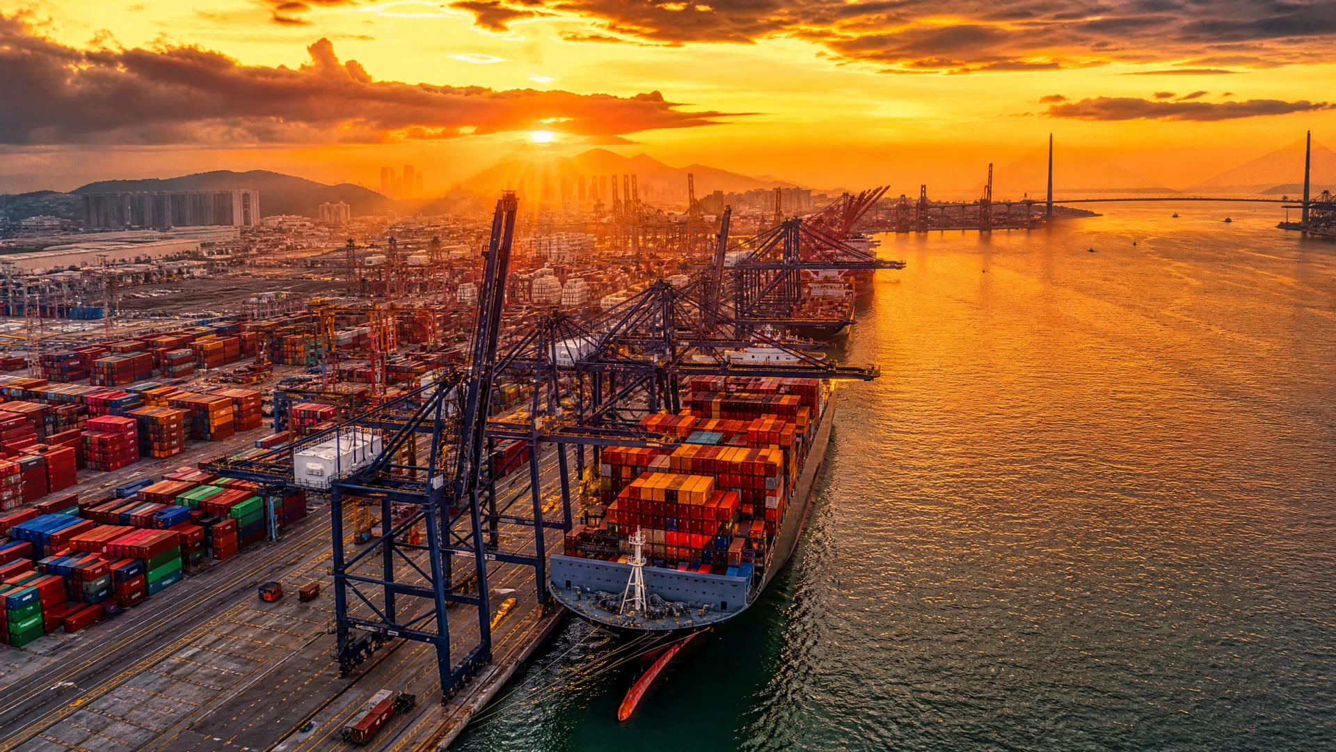 Porto marítimo — importação de veículos com a VCL Comex
